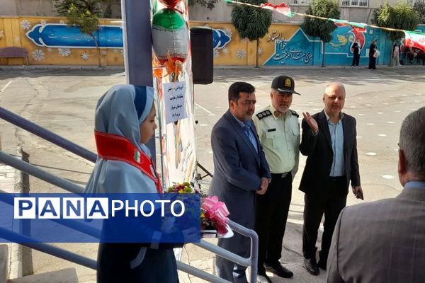 زنگ جشن شکوفه‌ها در مدرسه «آیین روشن» شهریار نواخته شد