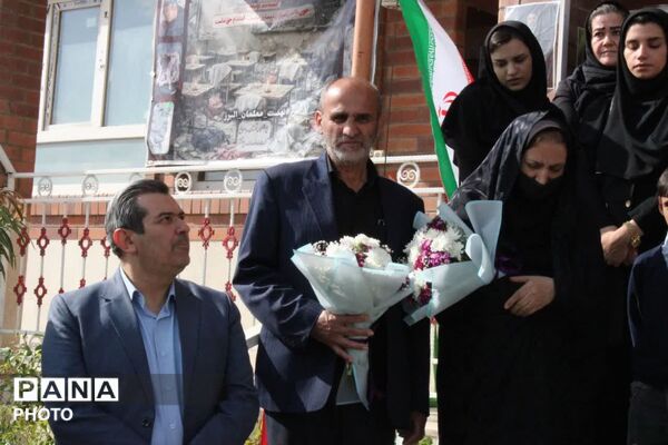 آیین افتتاح یک باشگاه مجهز بدنسازی و دو زمین چمن مصنوعی در شهرستان ساوجبلاغ 