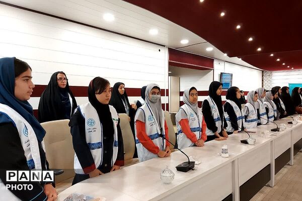 تقدیر از مراقبین و سفیران سلامت در اداره آموزش و پرورش کهریزک