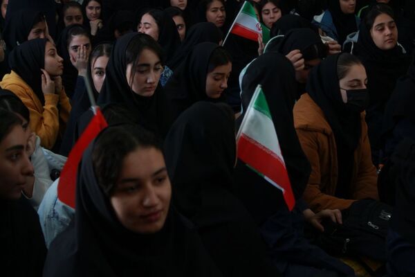 مراسم روز دانش‌آموز و هفته بسیج دانش‌آموزی در مدرسه بنت‌الهدی بهارستان۲