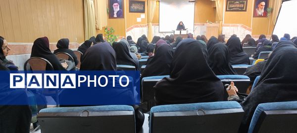 اولین کارگاه شناخت و تکنیک‌های ارتباط با نوجوانان در شیروان