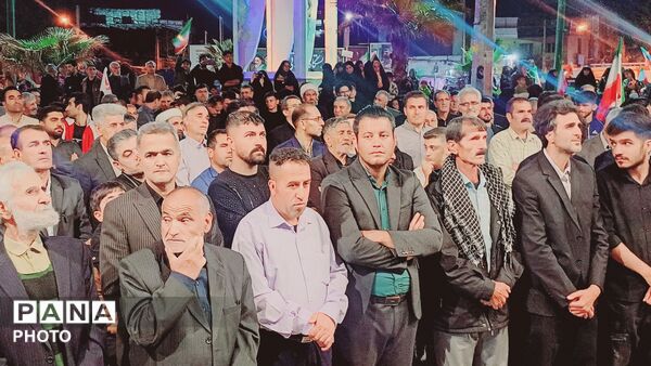 استقامت مردم کوهدشت در شب شصت‌وسوم تجمعات شبانه در میدان امام خمینی(ره)