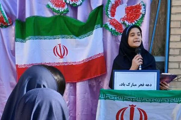 جشن دهه فجر در دبیرستان آزاده رودهن 