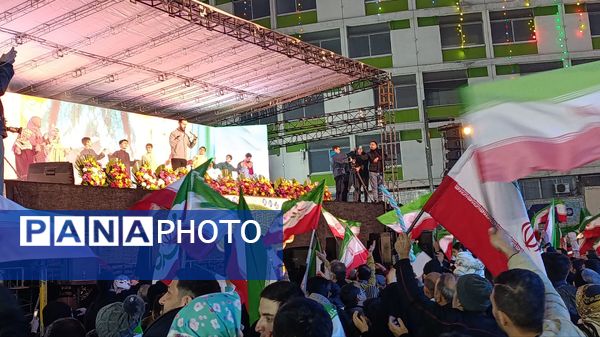 امشب آسمان در خیابان ها مى تابد