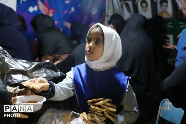 خروش شبانه «ناحیه ۵» در قلب غرفه؛ میعادگاهِ مقاومت و استکبارستیزی