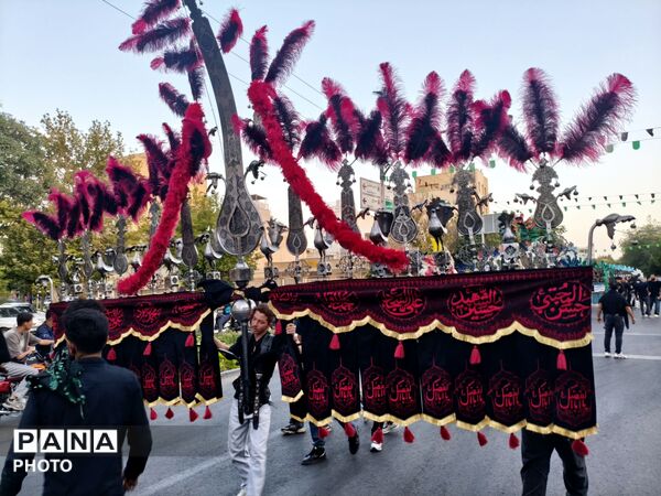  کاروان عظیم نوجوان کربلا در خیابان پروین 