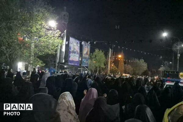 شکوه اقتدار؛ اقامه نماز استغاثه در راهپیمایی شبانه فاز۲ اندیشه 