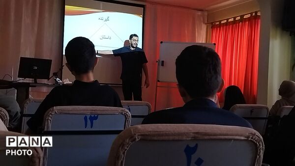 اولین جلسه از آموزش ساخت مستند و تولید محتوا در کانون مهر تابان 