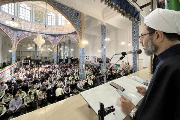 اقامه نماز جمعه در شهرستان اسلام آباد غرب 
