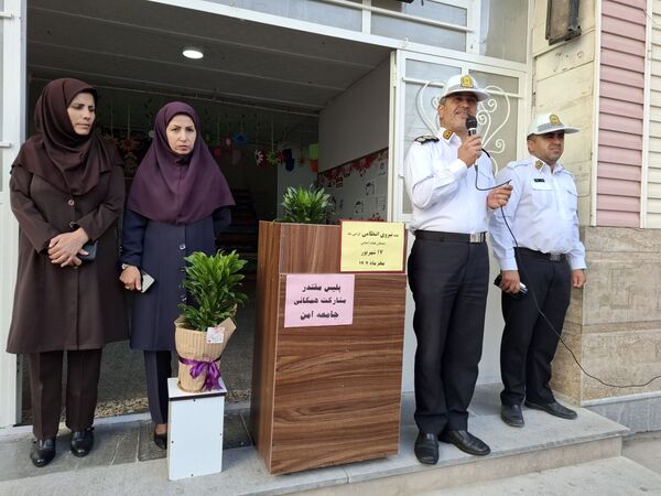 بازدید ماموران نیروی انتظامی در مدرسه 17شهریور بجنورد
