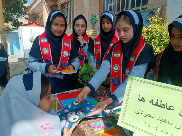 جشن عاطفه ها در دبستان ناهید نخودی