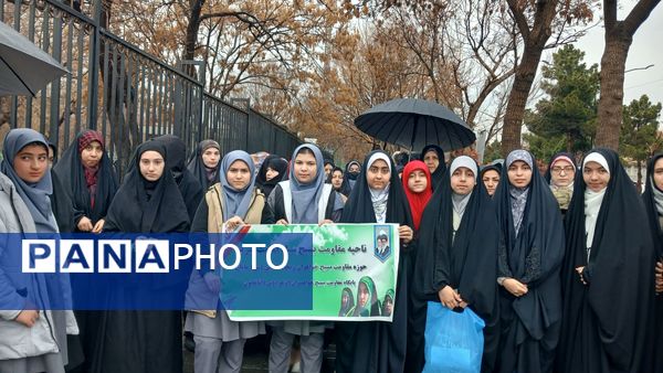 جلوه‌های دانش‌آموزی راهپیمایی ۲۲بهمن در تبریز