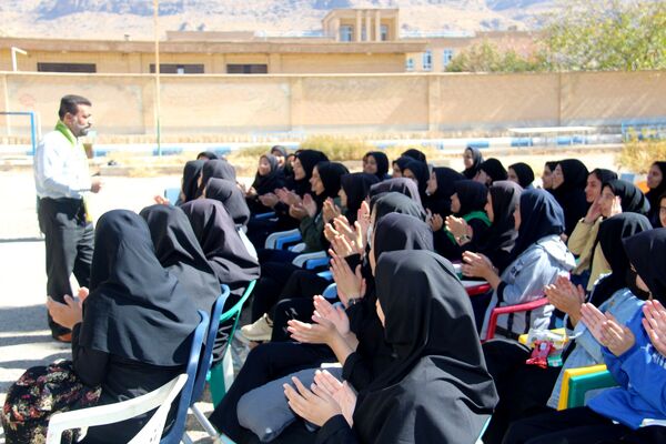 حضور دانش‌آموزان فلارد و خانمیرزا در اردوی «طرح تمشک»
