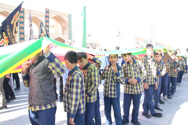 راهپیمایی ۱۳ آبان روز غلبه بر استکبار جهانی دانش‌آموزان شهر یزد