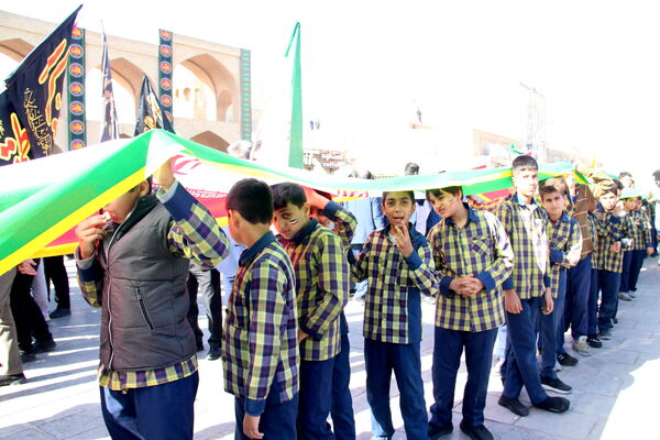 راهپیمایی ۱۳ آبان روز غلبه بر استکبار جهانی دانش‌آموزان شهر یزد