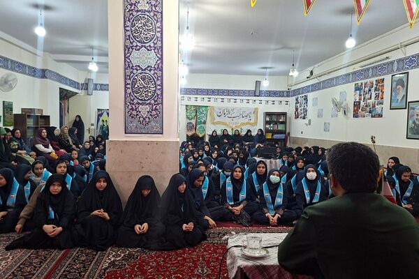 شکوه انقلاب در جشن باشکوه دهه فجر مدرسه نمونه دولتی ارشاد قرچک