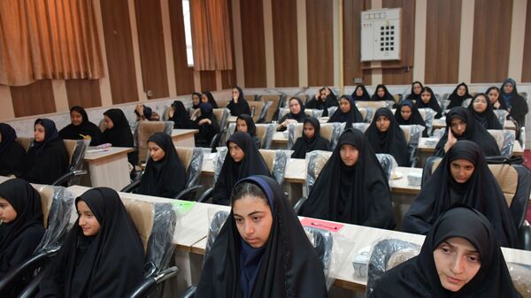 کارگاه هوش مصنوعی ویژه دانش‌آموزان دختر مقطع متوسطه اول شهرستان مه‌ولات