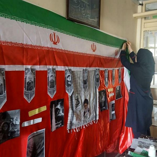 بزرگداشت هفته مقاومت و بزرگداشت سالگرد شهادت حاج قاسم سلیمانی در مدرسه حدیث کساء خاورشهر ناحیه یک ری