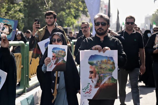 برگزاری مراسم وداع تهرانی‌ها با پیکر ابراهیم رئیسی و همراهانش