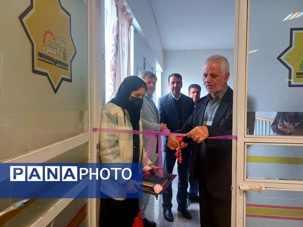 بازدید مسئولان و دانش‌آموزان از نمایشگاه دستاوردهای هنرستان بنت‌الهدی صدر