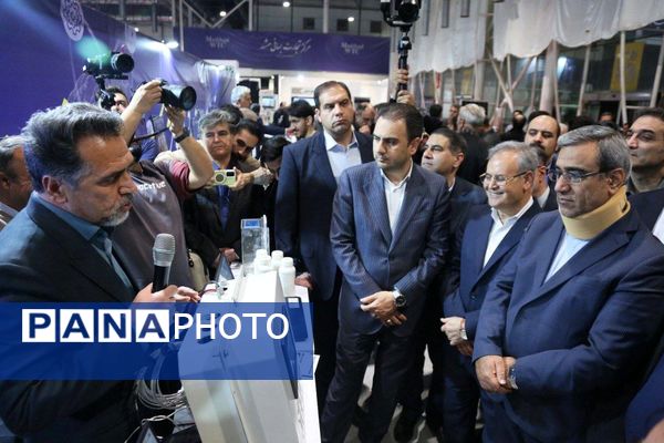 بازدید استاندار خراسان رضوی از دستاوردهای پژوهش و نوآوری در نمایشگاه مشهد