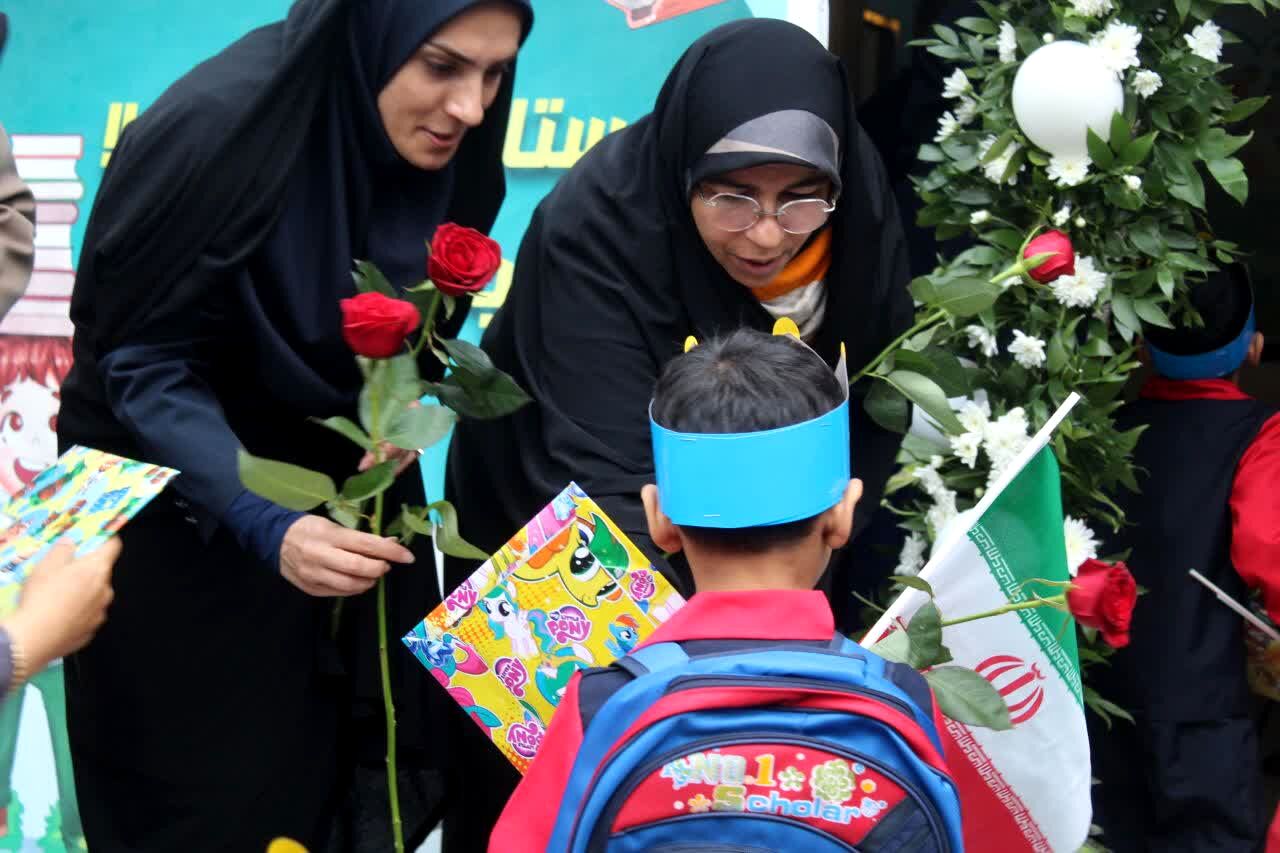 برگزاری جشن غنچه‌ها در ساری 