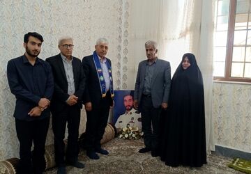 دیدار رئیس سازمان دانش‌آموزی کهگیلویه و بویراحمد با خانواده شهید احمد صدیقی‌ 