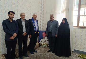 دیدار رئیس سازمان دانش‌آموزی کهگیلویه و بویراحمد با خانواده شهید احمد صدیقی‌ 