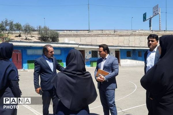بازدید مدیر آموزش و پرورش ناحیه دو شهرری از دبستان شهید چمران
