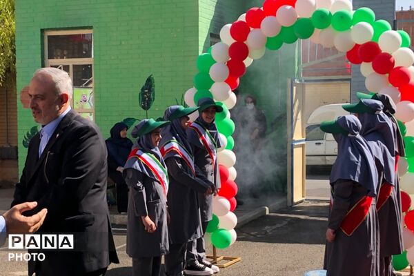 آیین نواختن زنگ جوانه ها در مدرسه شاهد نجمه ناحیه دو شهرری 