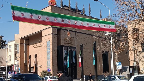 تزئین و فضا آرایی شهر نیشابور به‌مناسبت آغاز دهه فجر 