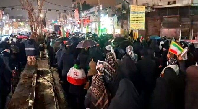 خروش مردم در بیعت با سومین رهبر انقلاب اسلامی