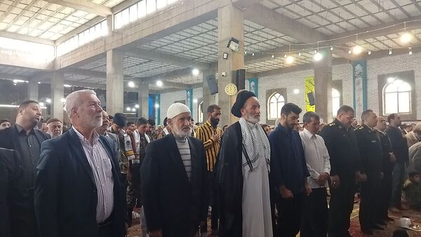 برگزاری نماز جمعه در آغاز هفته بسیج دانش آموزی با حضور دانش آموزان بسیجی نیشابور
