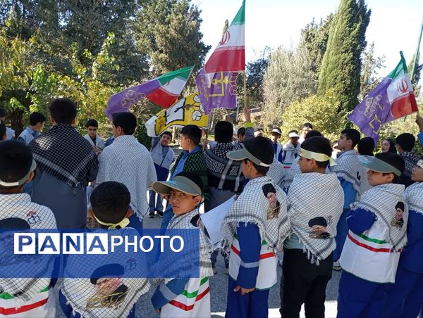 نواخته شدن زنگ استکبارستیزی در گالیکش