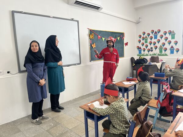 روز آتش‌نشانی در دبستان شهید تندگویان