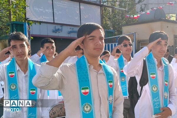 آغاز سال تحصیلی در دبیرستان نمونه دولتی شهدای علم و فناوری با عطر دفاع مقدس