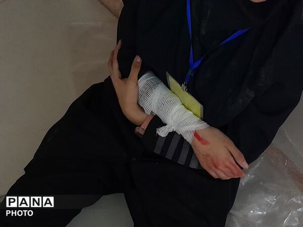 برگزاری بیست و هفتمین مانور سراسری زلزله و ایمنی در مدرسه فاطمه زهرا (س) دستگرد برخوار 