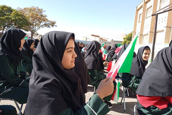 اجرای طرح نمادینِ افتتاحیه انجمن وزرشی در دبیرستان حضرت معصومه (س) شهرستان فیروزکوه