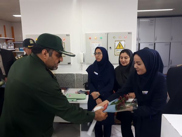 دیدار فرماندار آشخانه با پرستاران بیمارستان پورسینا