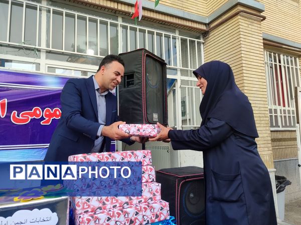 اولین مجمع عمومی انجمن اولیا مربیان دبستان شاهد حاج تقی آقا بزرگ ناحیه یک مشهد 