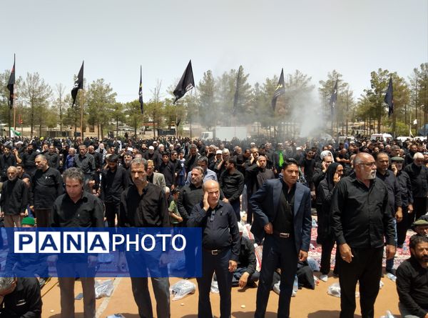 اقامه نماز ظهر عاشورا در بیرجند