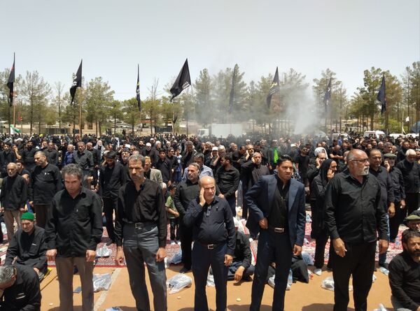 اقامه نماز ظهر عاشورا در بیرجند