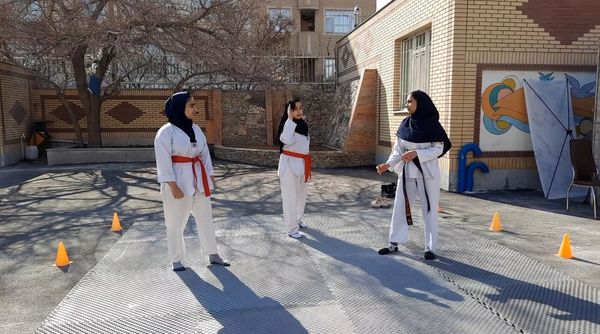 اولین نمایشگاه ماها در دبیرستان فرزانگان ۲ دوره دوم ناحیه ۷ مشهد