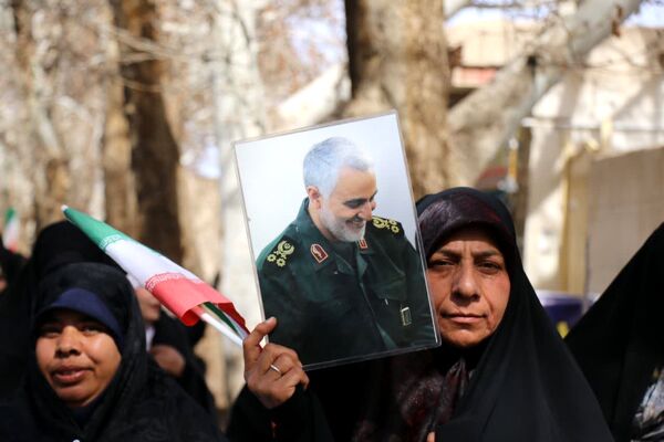 انقلاب را نسل جدید ادامه می دهند