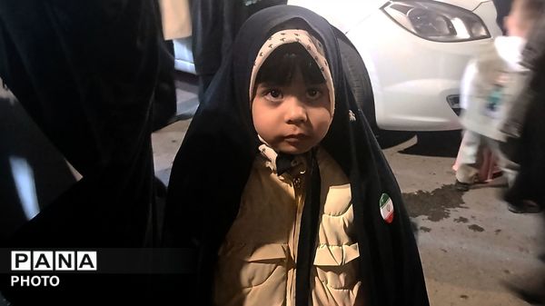 عقد یک زوج بسیجی در حاشیه تجمع؛ قاب متفاوتی از «حماسه حضور» در بناب