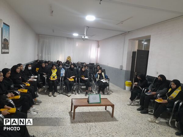 بازدید دانش آموزان  آموزشگاه تکتم از نمایشگاه کانون امام خمینی (ره) 