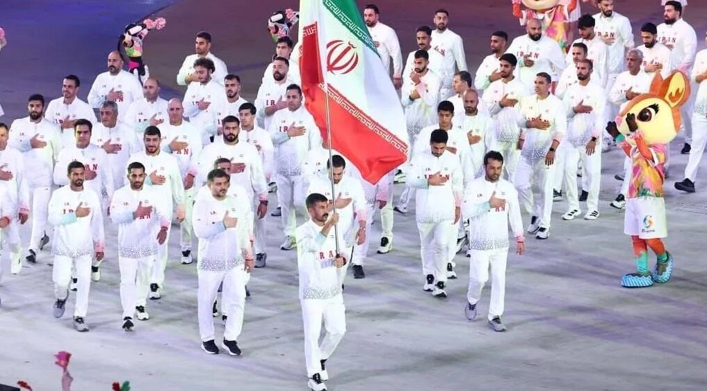  استقبال تاریخی چینی‌ها از کاروان ایران در افتتاحیه بازی‌های ساحلی آسیا/ ورزشگاه منفجر شد