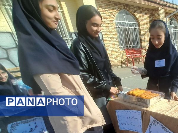 بازارچه کارآفرینی دانش آموزان در مدرسه انیس خوش قدم 