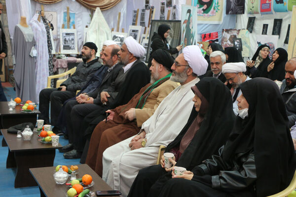 برپایی نمایشگاه عفاف و حجاب در هنرستان ایمان قم