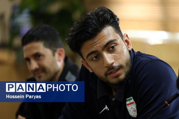 نشست صمیمی معاون تربیت بدنی و سلامت با ورزشکاران و کادر فنی تیم ملی والیبال دانش‌آموزی